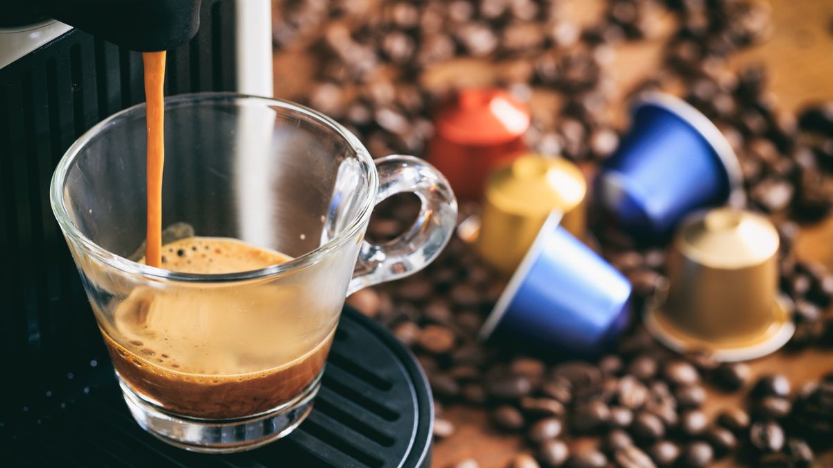 Vědci zjistili, jaký způsob přípravy kávy nejvíc škodí planetě